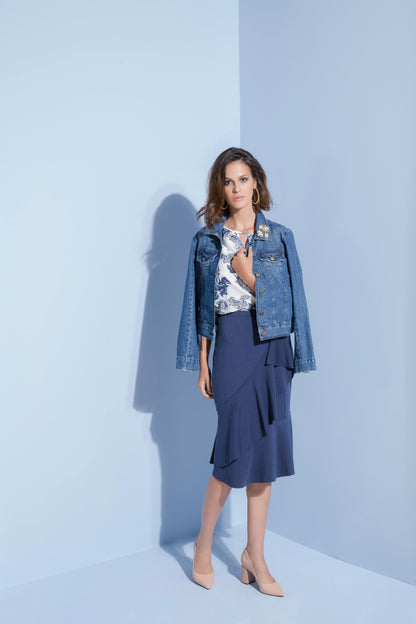 Veste en jean bleue brodée + Jupe à volants bleu marine